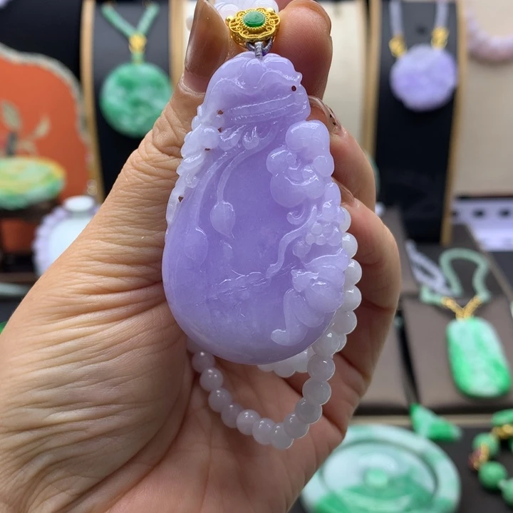 翡翠未镶嵌吊坠(赠链)