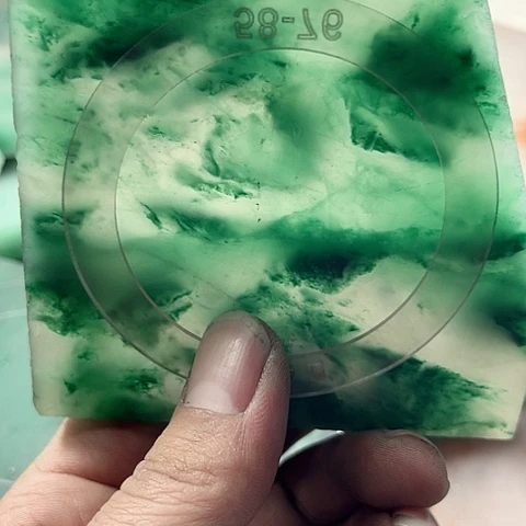 定制石英质玉静*非洲翠手镯定制
