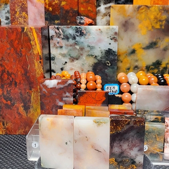 无***形石材福瑞石缘桂林鸡血玉