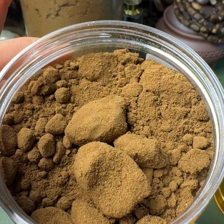 沉香手把件海南天然莺歌绿沉水粉105克