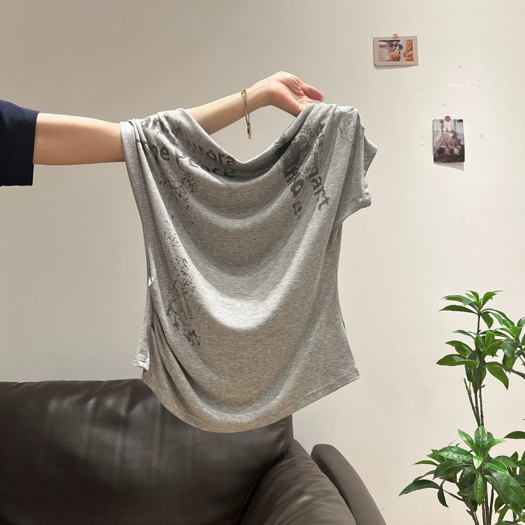 美式性感字母印花荡领斜肩露肩短袖T恤女夏新款褶皱修身辣妹上衣