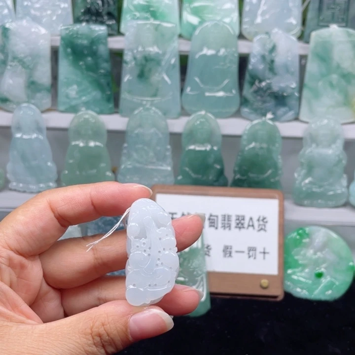 颈饰未镶嵌翡翠貔貅