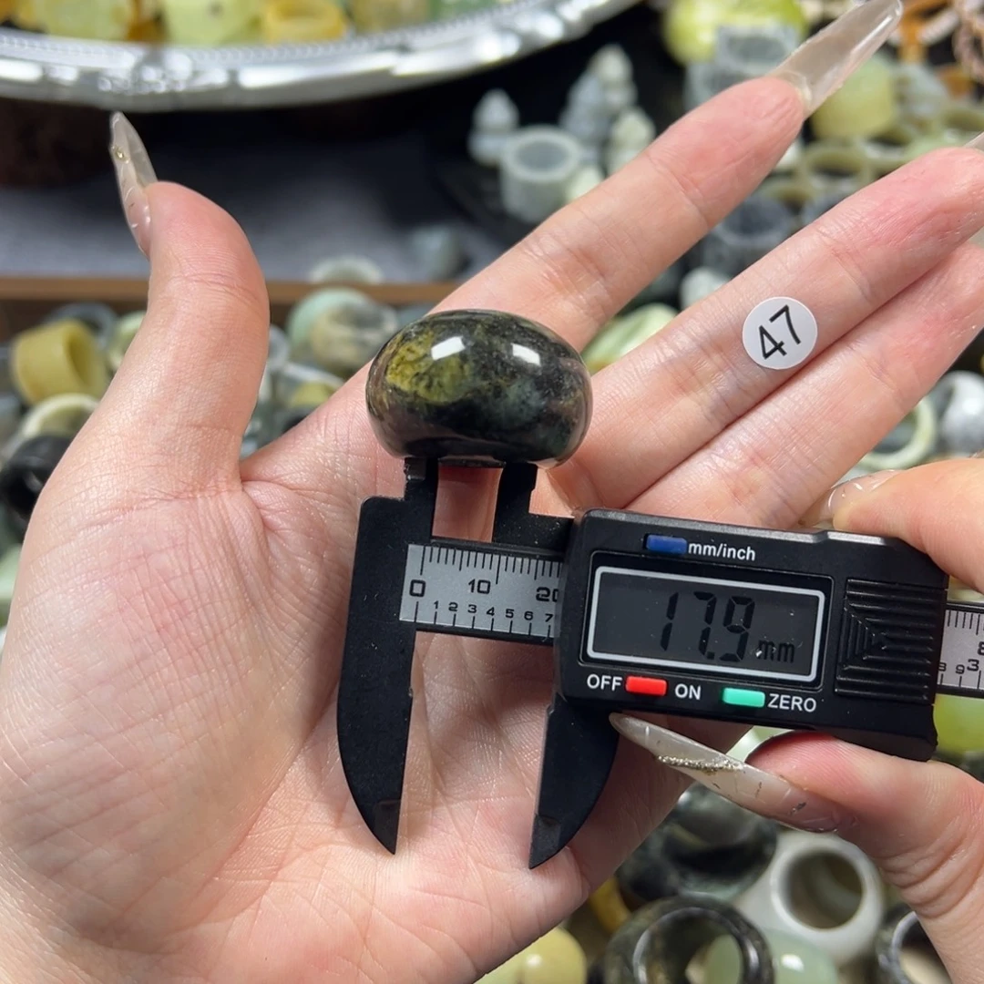 蛇纹石玉未镶嵌戒指