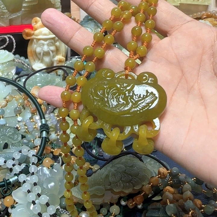 合金蛇纹石玉吊坠