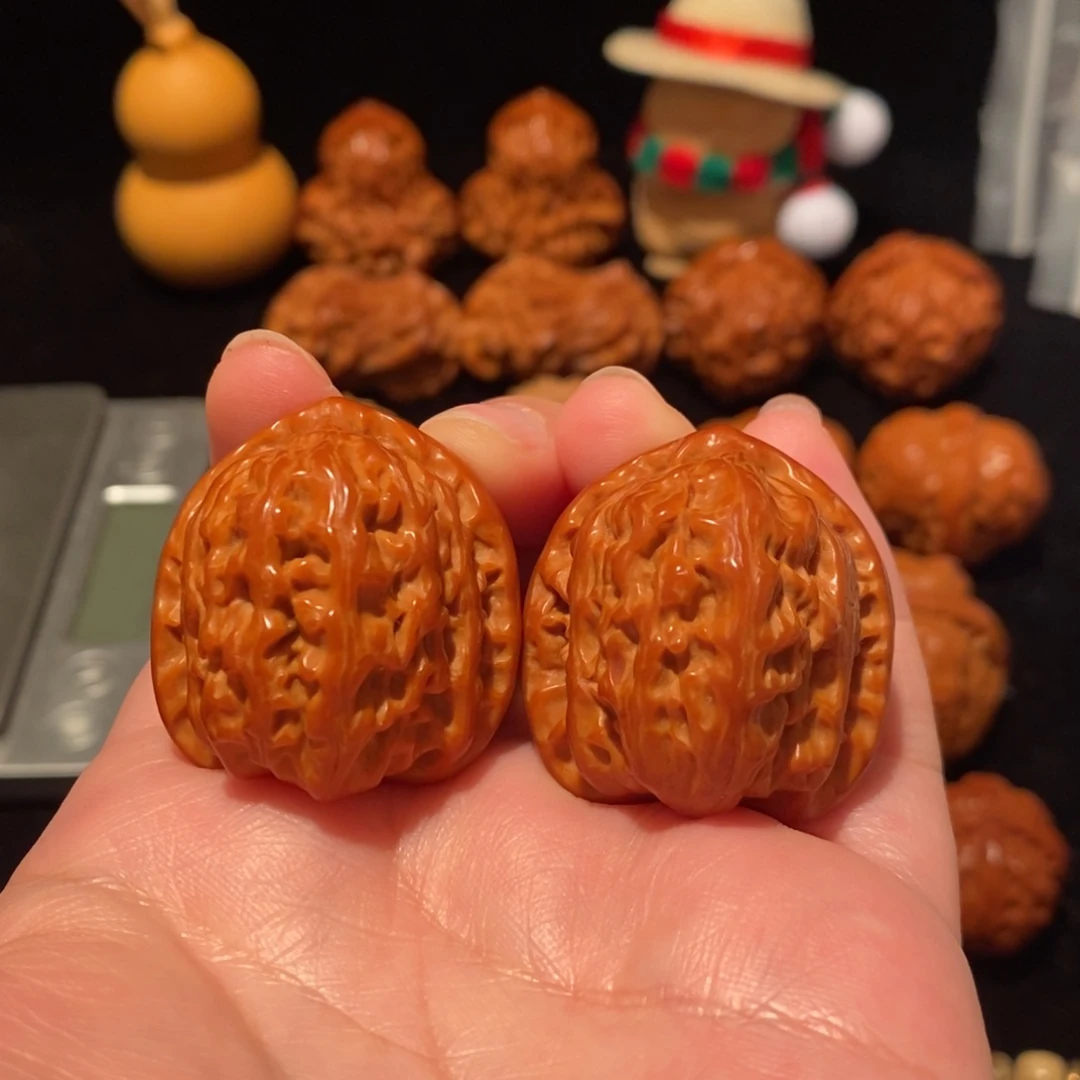 文玩核桃把件31.8尺白狮子手捻76