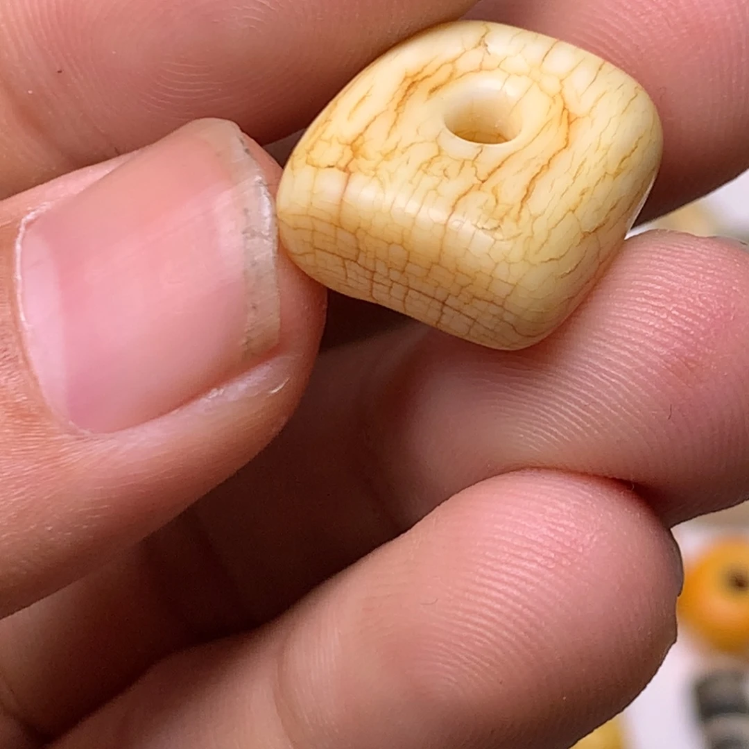 玻璃颈饰藏传小元素