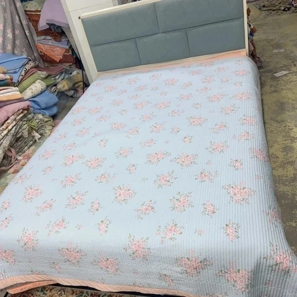 莫小柔宽边床盖（蓝色花朵）2米✕2.3米