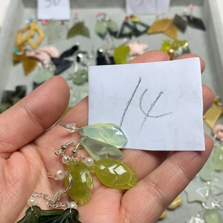 蛇纹石玉耳钉足银镀金镶嵌长***尾