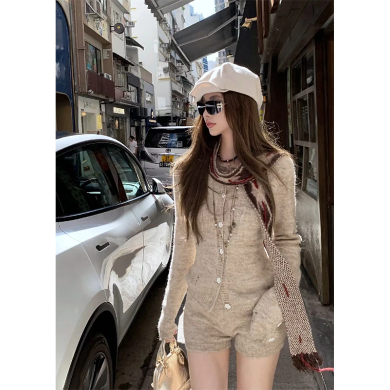 秋季新款修身显瘦百搭简约风网红穿搭针织上衣休闲时尚高腰短裤女