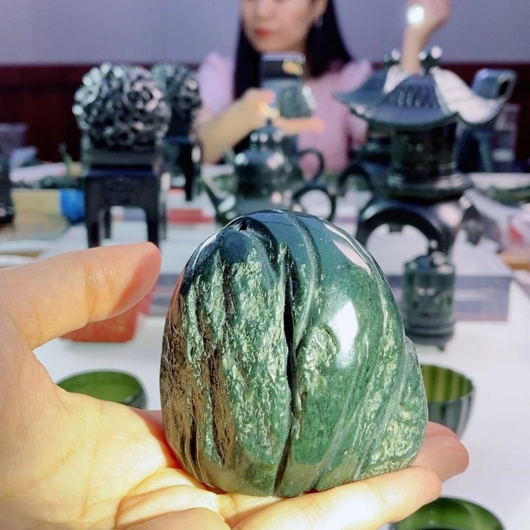 未镶嵌和田玉（青玉）摆件