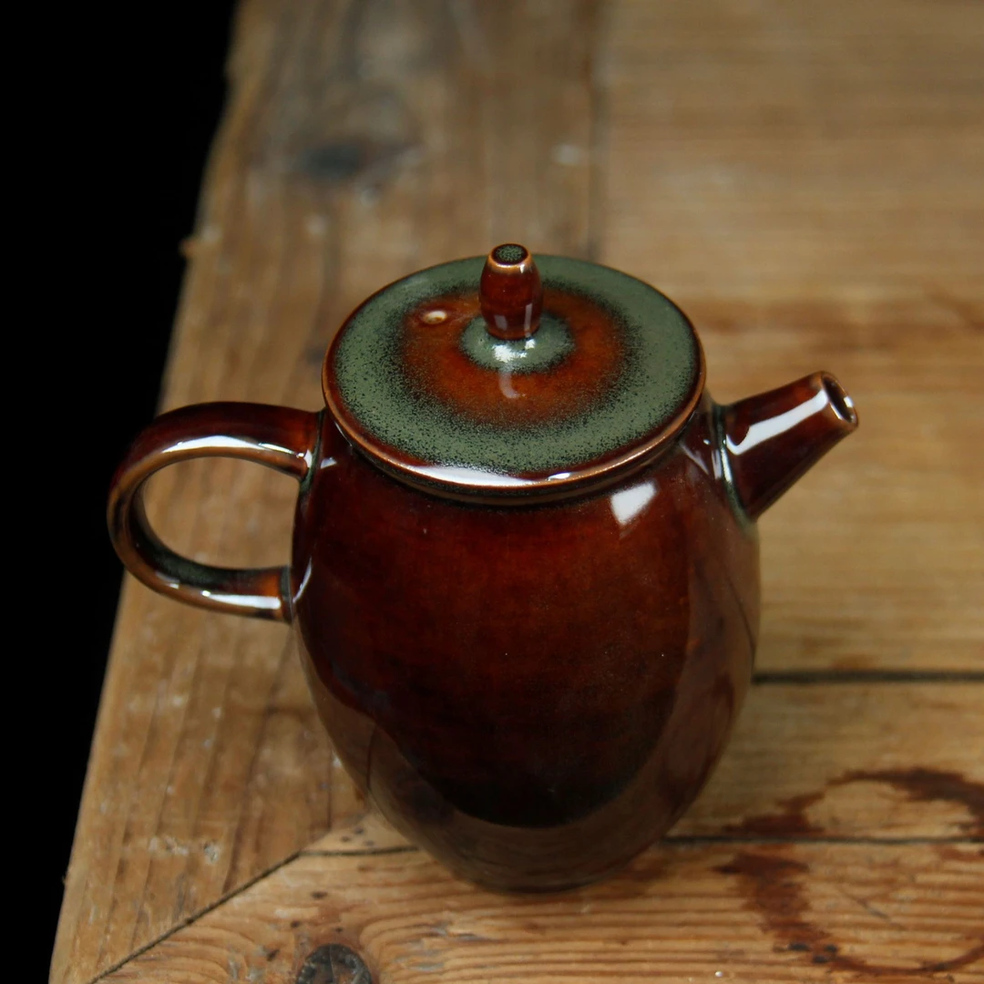 龙泉青瓷琥珀釉龙蛋壶