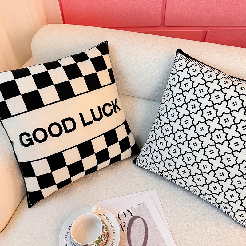 【黑白图案】ins风网红款抱枕卡通印花荷兰绒抱枕羽丝绒棉抱枕