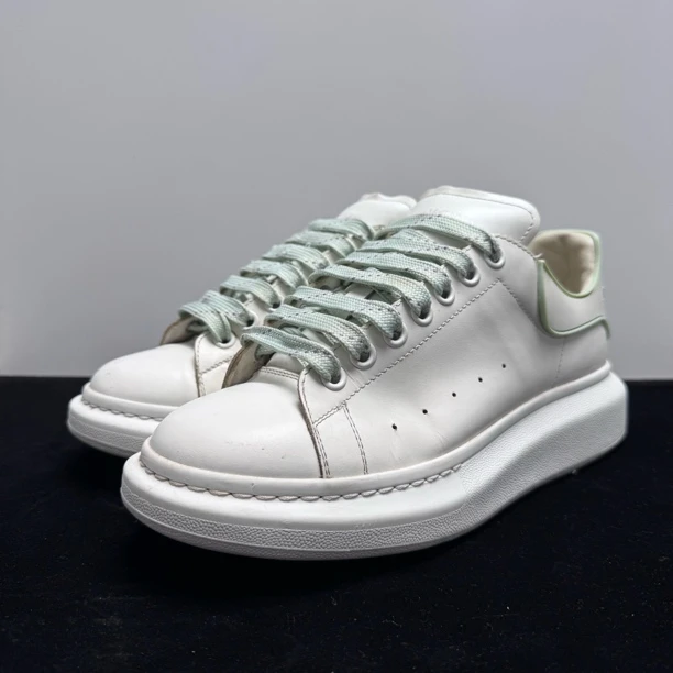 95新 Alexander McQueen/亚历山大·麦昆 41码  白黑 板鞋