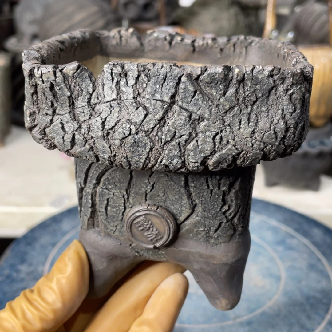 红陶微瑕的脸上有一