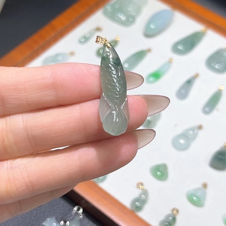翡翠18K金镶嵌颈饰
