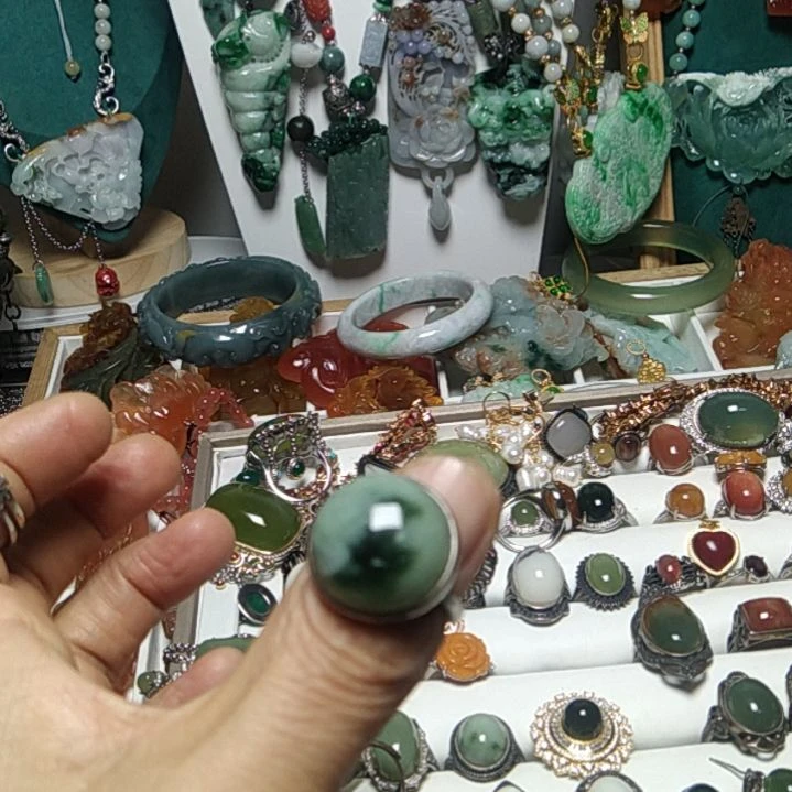 翡翠吊坠(赠链)未镶嵌上**水