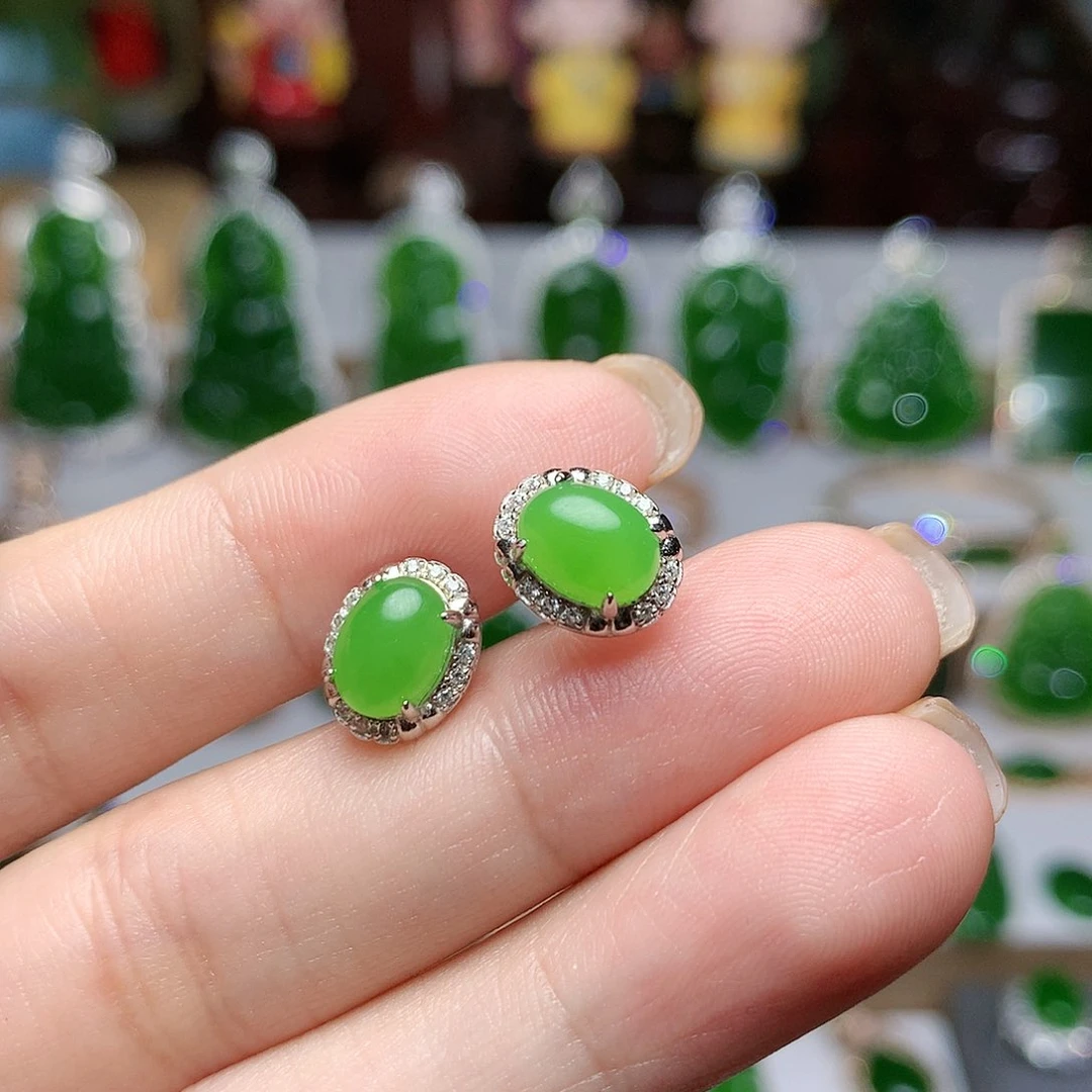 未镶嵌和田玉（碧玉）耳饰乌兰乌德苹果绿