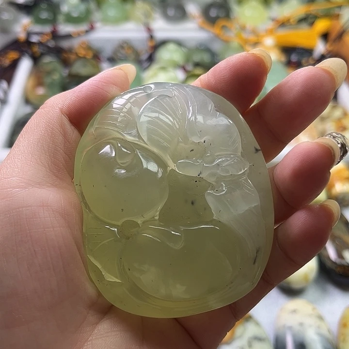 蛇纹石玉未镶嵌颈饰