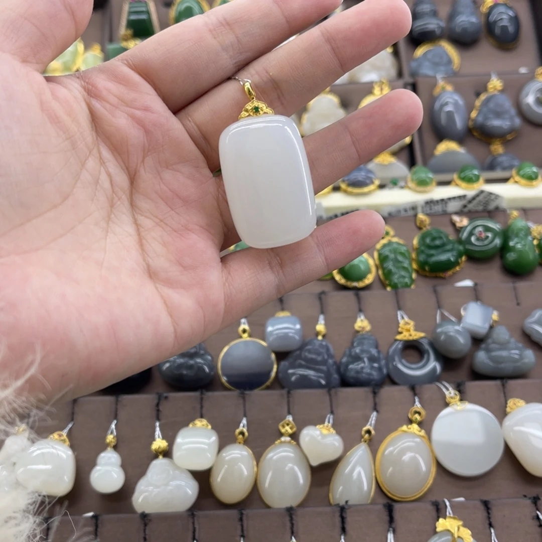 柒***儿和田玉18K金镶嵌吊坠(赠链)