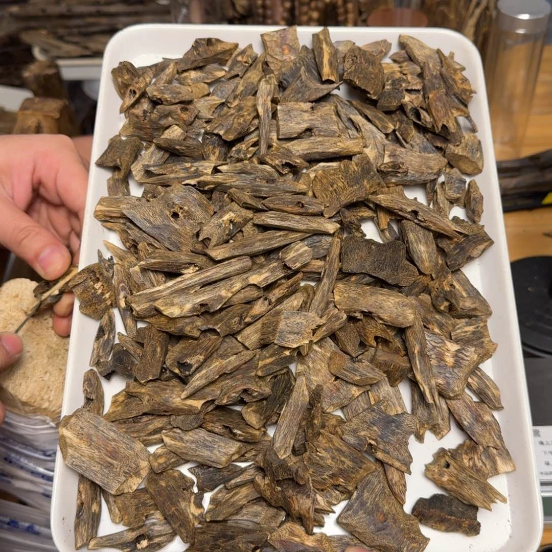 沉香碎屑沉香鱼**M千里香块料100克