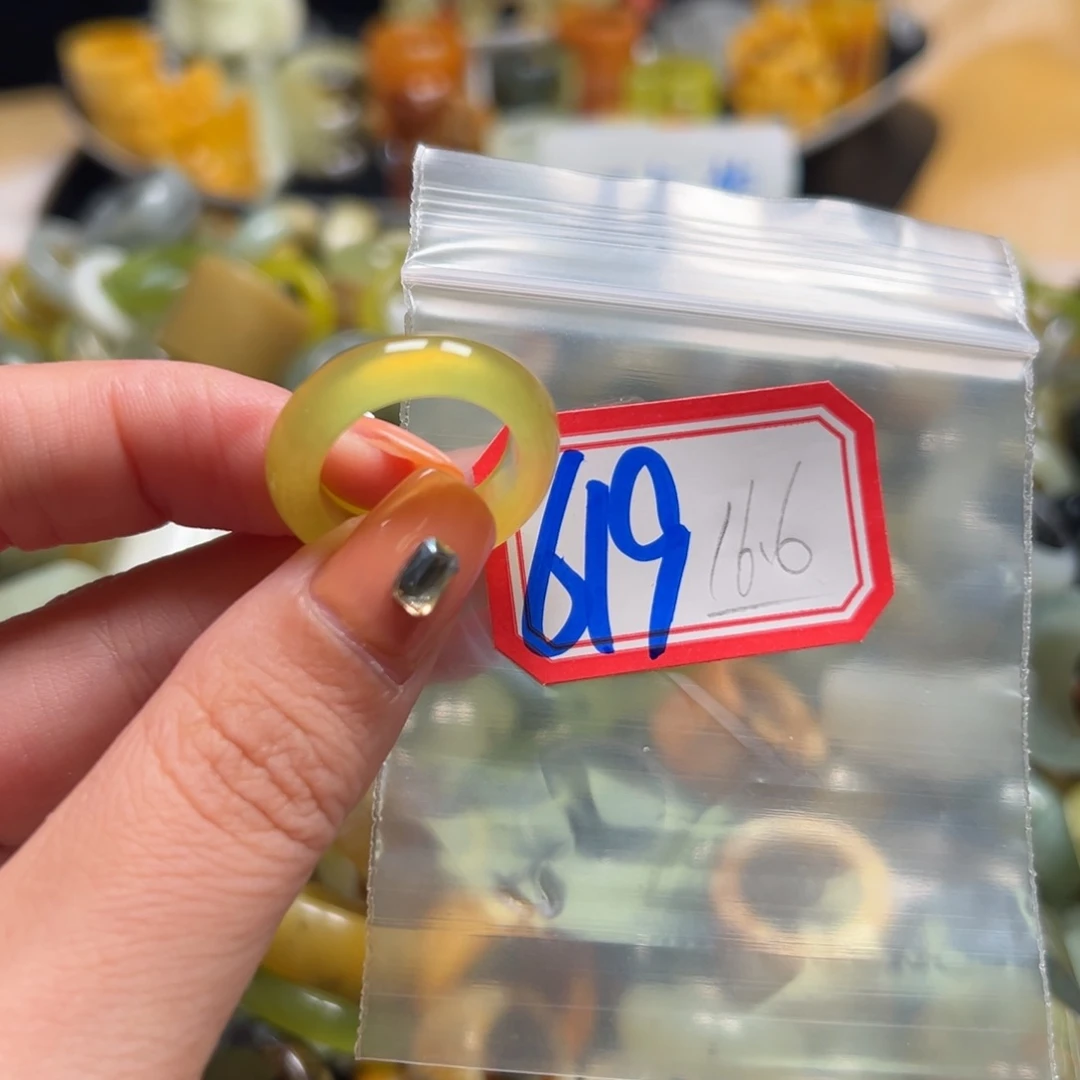 锦****蛇纹石玉未镶嵌戒指