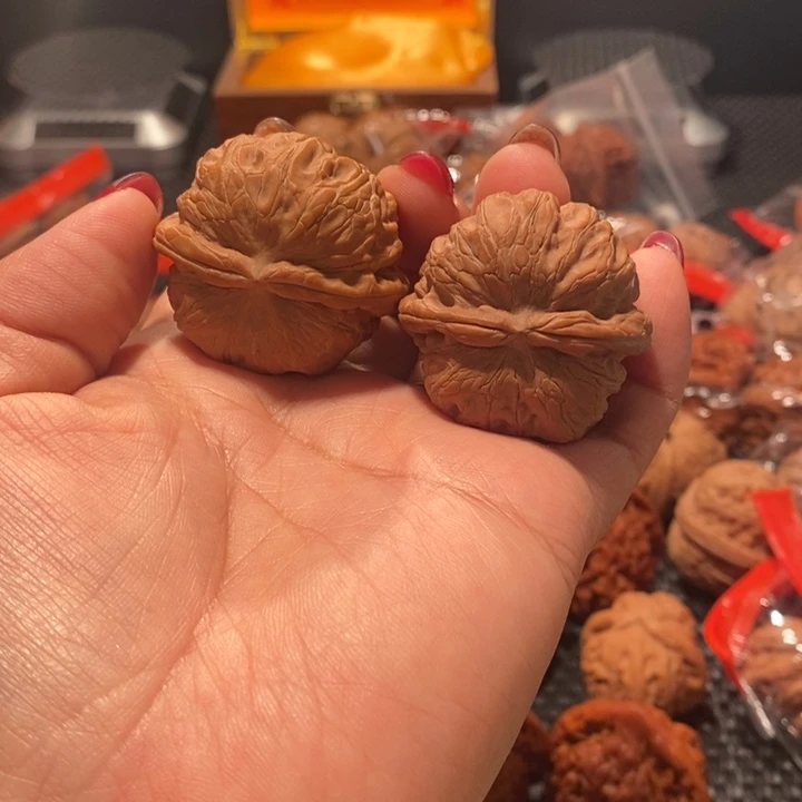 猴头核桃把件张*：核桃40尺寸全品