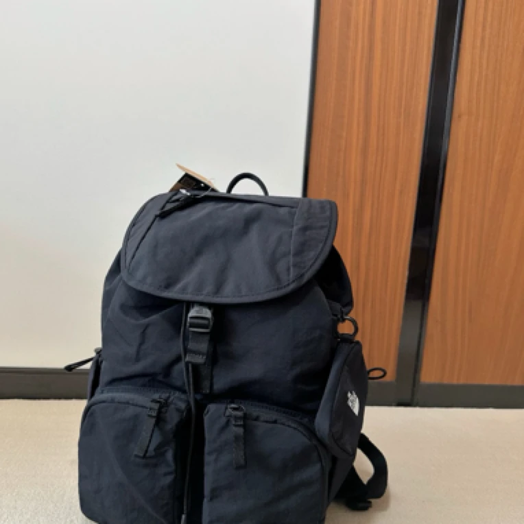 双肩包双根轻便黑色失序混搭风潮牌一体式搭扣背心