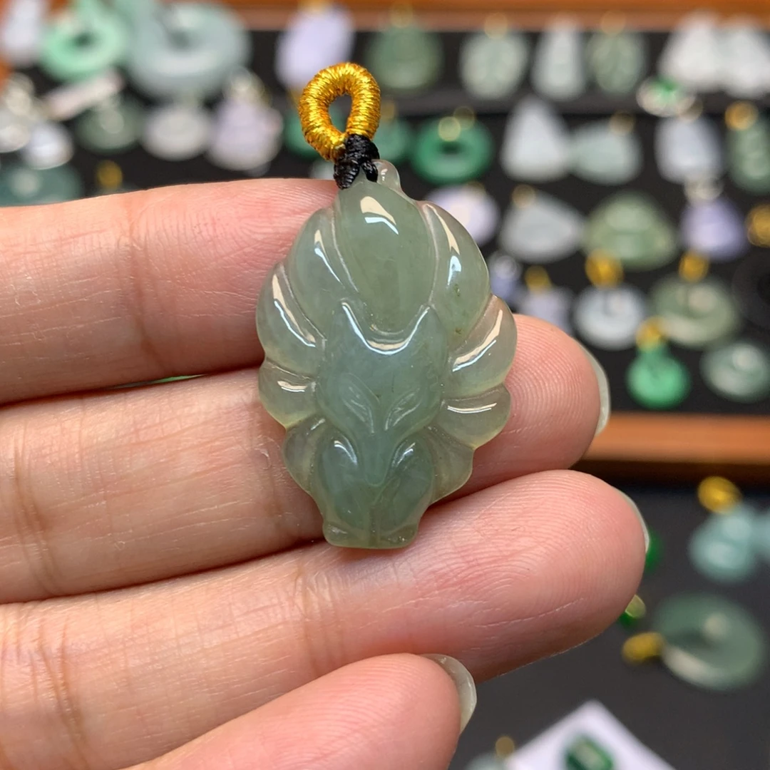翡翠未镶嵌颈饰有纹裂