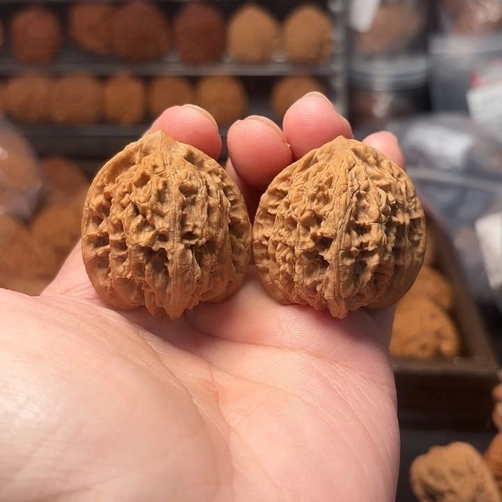 1文玩核桃盘龙虎38-387