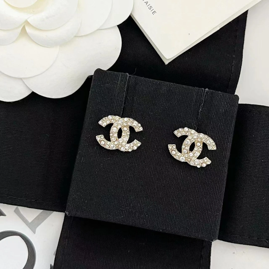 未使用 Chanel/香奈儿 金色珍珠满钻中小号双C耳钉 05437