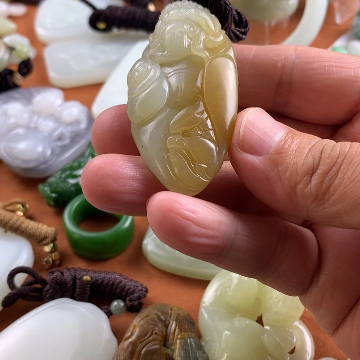 颈饰未镶嵌和田玉