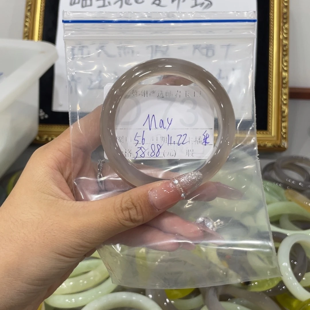 未镶嵌蛇纹石玉颈饰M**?