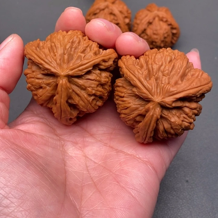 随***瞅吊坠文玩核桃核桃核桃荷兰