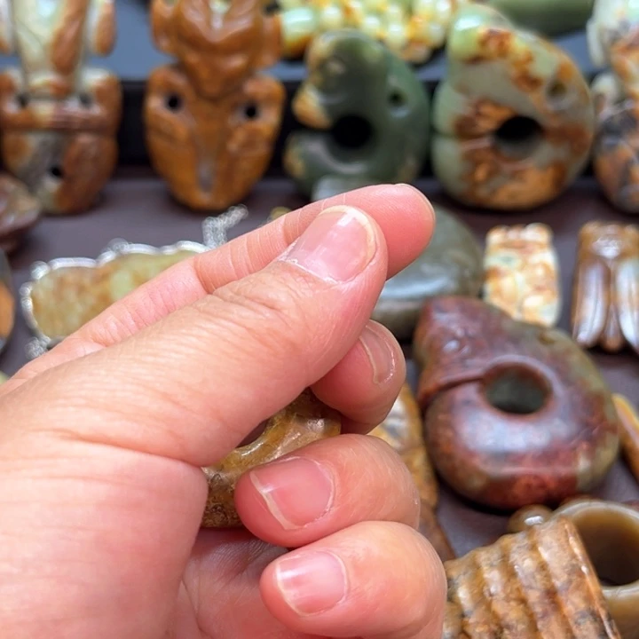 岫岩河磨玉（透闪石质玉）把件未镶嵌六****年