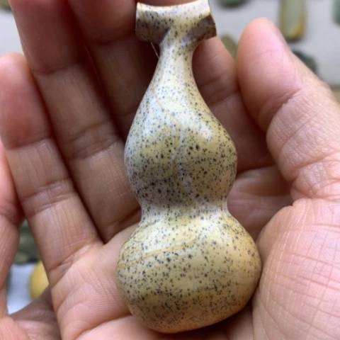 【闪购商品】未镶嵌岫岩河磨玉（透闪石质玉）把件