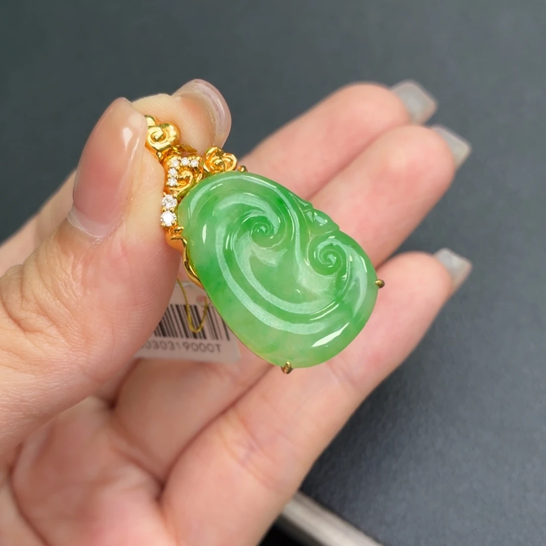 翡翠18K金镶嵌颈饰