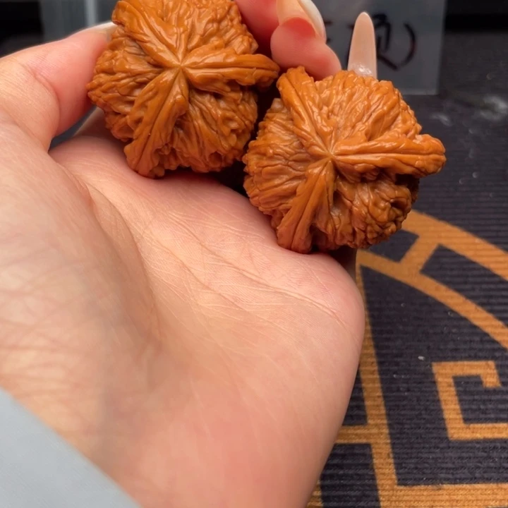 春***天文玩核桃吊坠白狮子