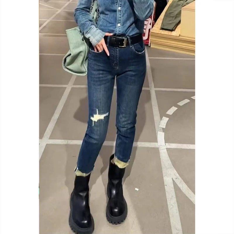 艾塔莉破洞烟管裤显瘦牛仔裤子女春季新款胖mm铅笔裤九分小个子