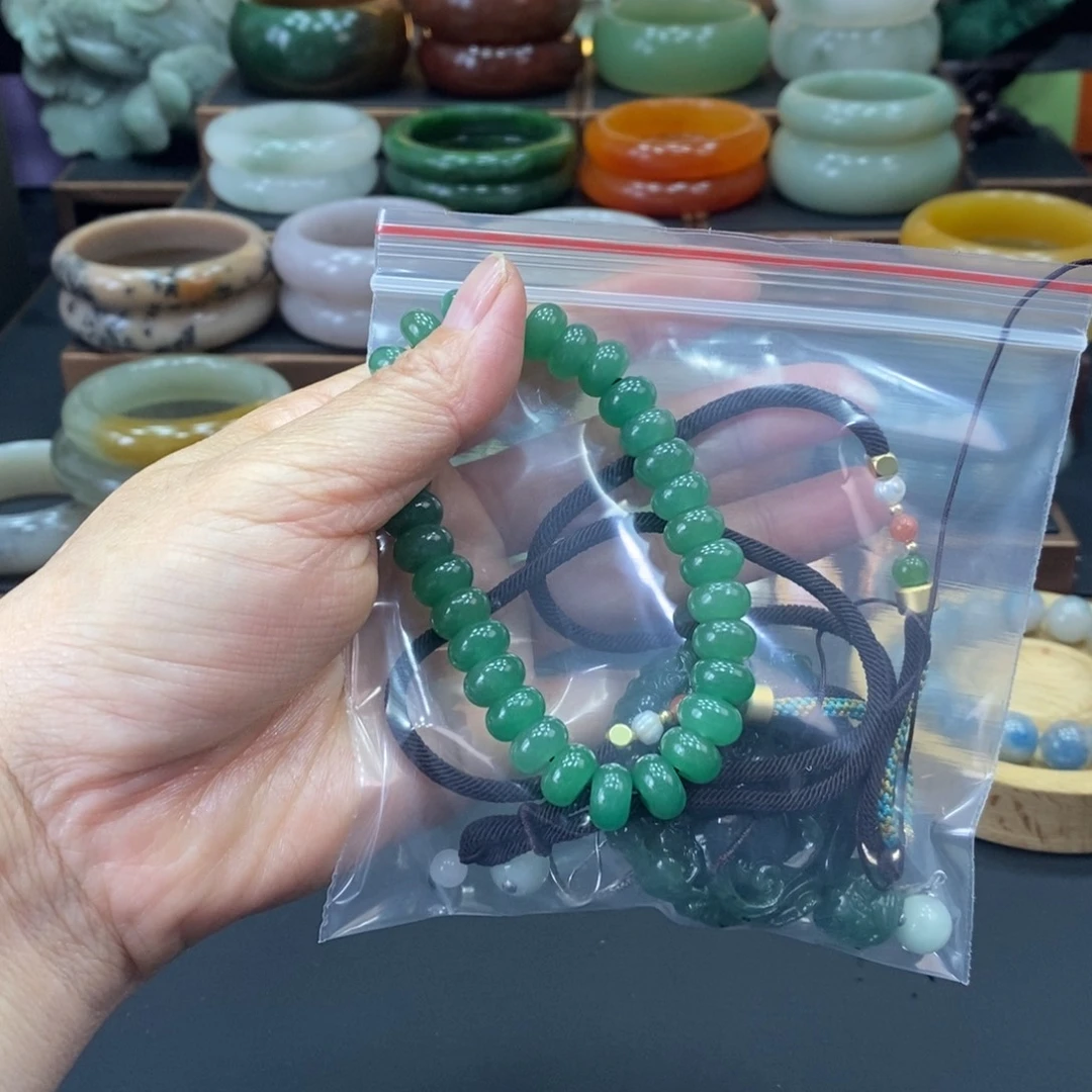 小***粥石英质玉未镶嵌手链