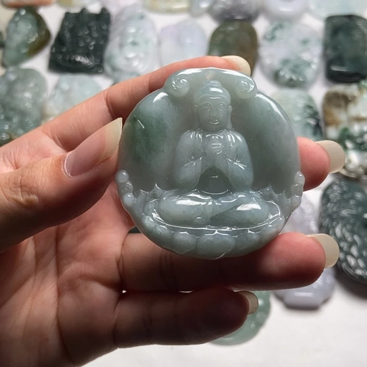 翡翠未镶嵌颈饰大日如来46