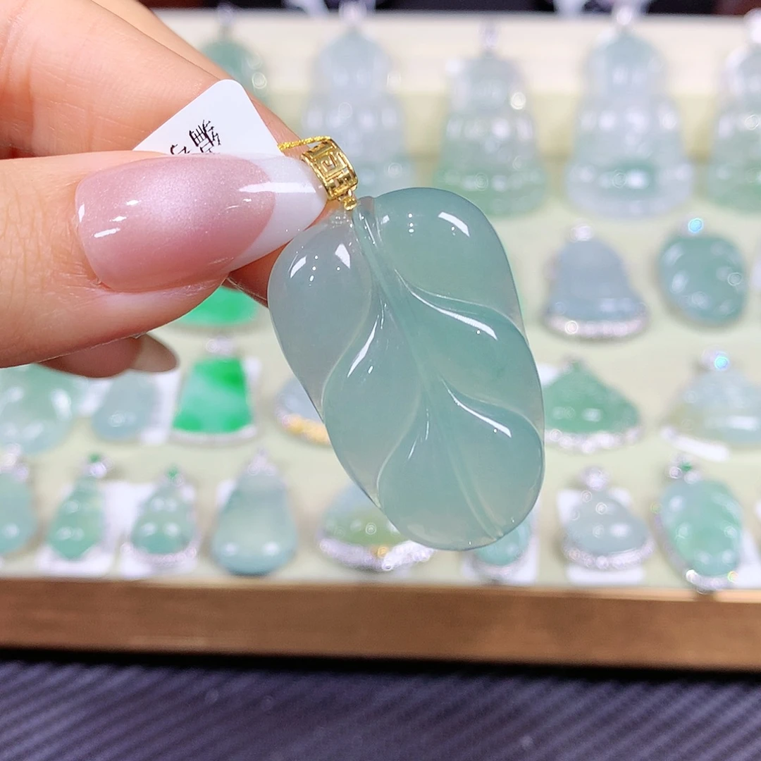 翡翠18K金镶嵌颈饰叶子