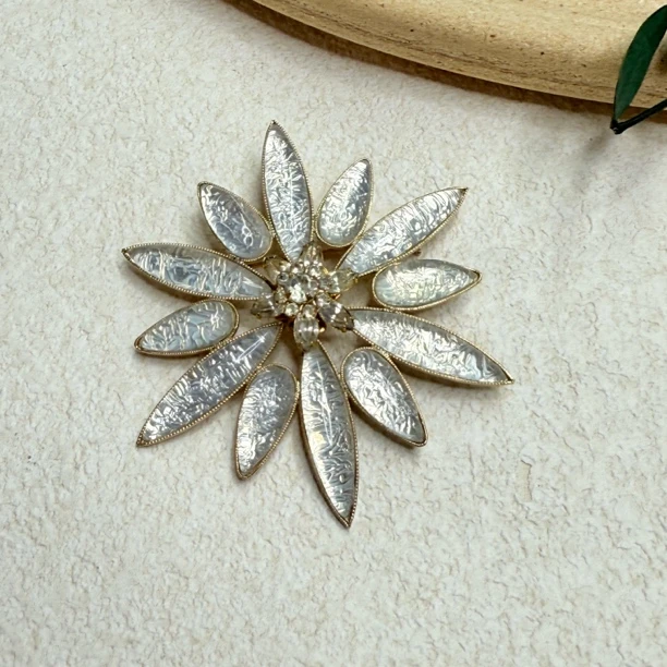 铜合金树脂胸针 【六六中古】孤品复古造型感胸针th5588