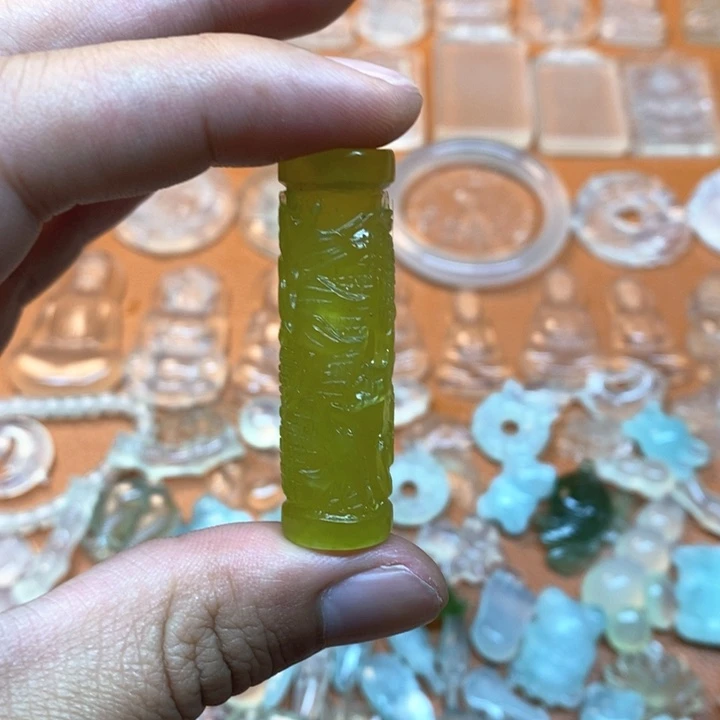 蛇纹石玉未镶嵌吊坠(赠链)月*湾