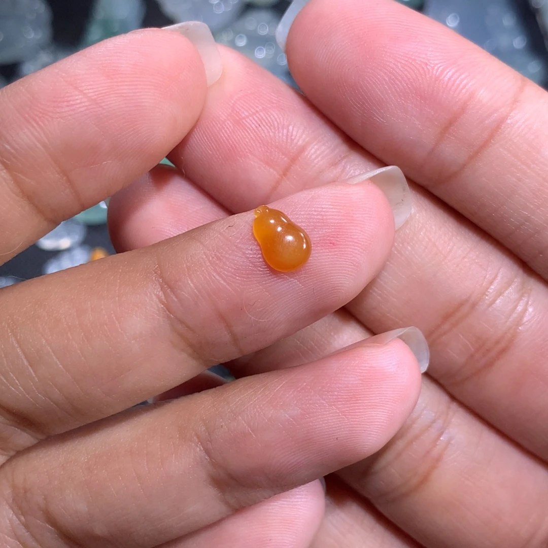 翡翠裸石未镶嵌黄翡葫芦
