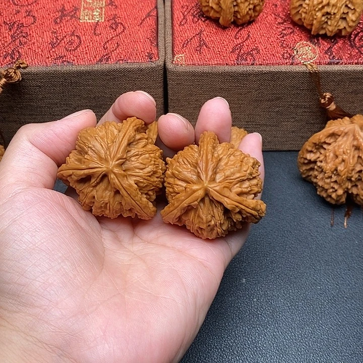千***砾文玩核桃把件白奔