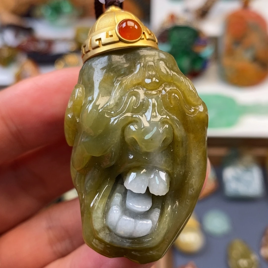 翡翠18K金镶嵌颈饰开怀大笑