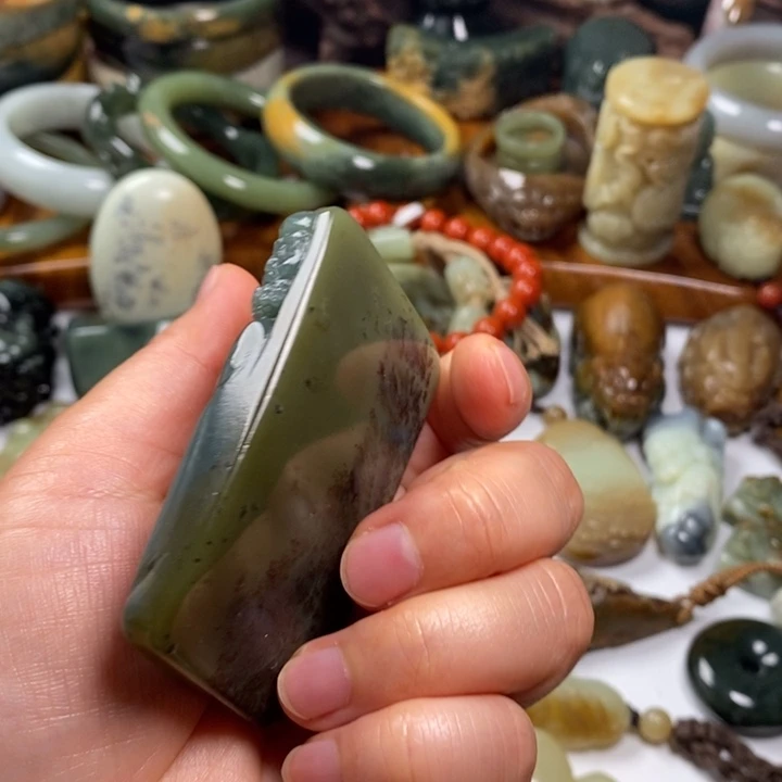 牛***咸岫岩河磨玉（透闪石质玉）未镶嵌颈饰