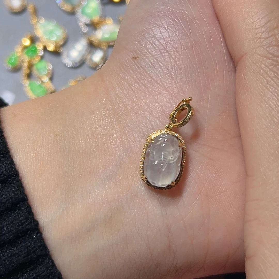 翡翠18K金镶嵌颈饰