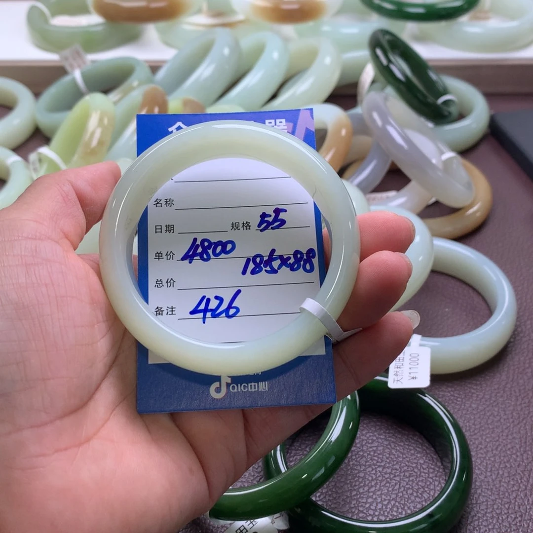 禾***品和田玉手镯未镶嵌