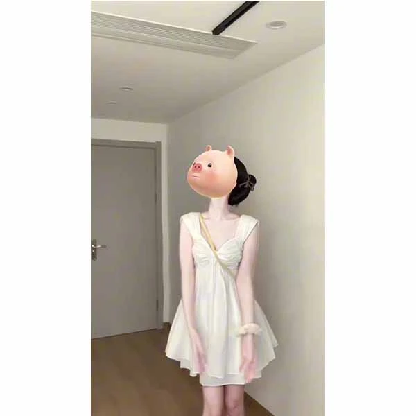 法式白色吊带连衣裙女夏季2025新款高级感露肩修身显瘦气质短裙子